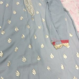 Grey Pakistani Suit With Red Dupatta