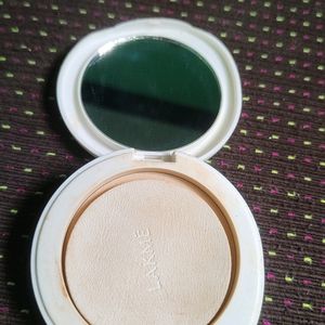 Lakme Absolute Compact Powder (01 Classic Ivory