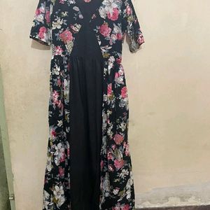 Black maxi dress with round neck and 3/4 sleeves