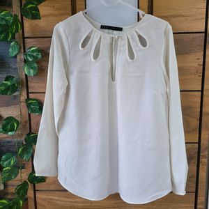 Zara Off White Top With Neck Pattern