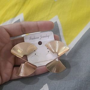 Premium Quality GOLD PLEATED Stylish Ear Rings