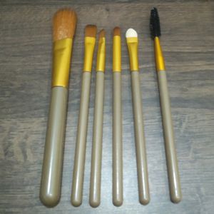 Premium Golden Makeup Brushes