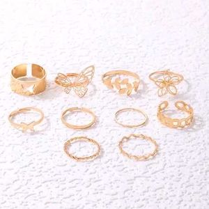 Women's Rings Golden Colour