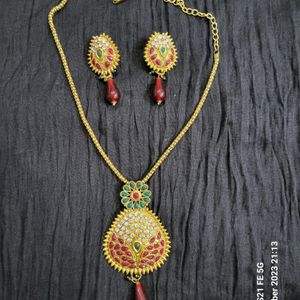 TRADITIONAL JEWELLERY SET