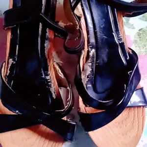 Black Heels 👠 New Design With Low Price