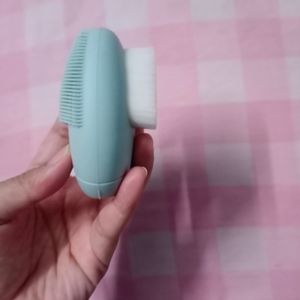 MINISO Facial Cleansing Brush with soft brustles