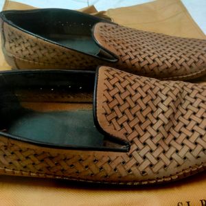 Perfect Leather Mojari