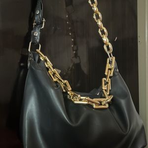 Black classy slingbag