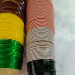 Pack Of 6 Multicolour Plastic Bangles Set .2/6