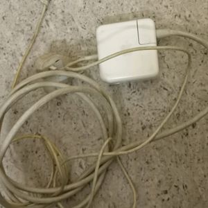 APPLE LAPTOP ORIGINAL CHARGER GOOD CONDITION