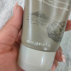 The Face Shop Jeju Volcanic Lava Pore Scrub Foam