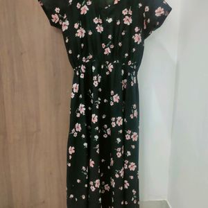 Floral Midi Dress 🖤