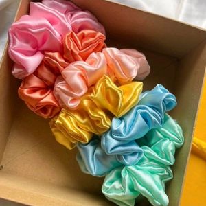 6 Pastel Scrunchies 💗