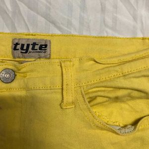 Yellow slim jeans