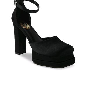 SALE BLACK PLATFORM HEELS!!!