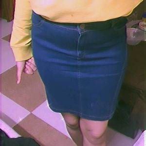 Denim pencil Skirt - (Mini)