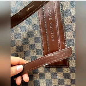 LV Bag Magnet Closer