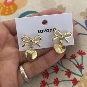 gold earrings