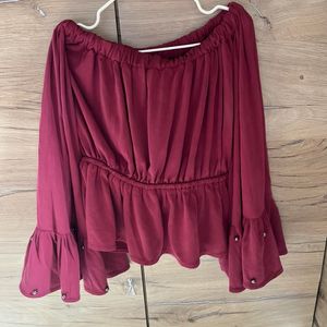 Off Shoulder Crop Top With Balloon Sleeves On It