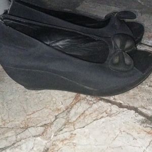 Black Pletfom Heel& Rajstani Bellie