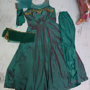 Beautiful Green Gown For Women 4pc