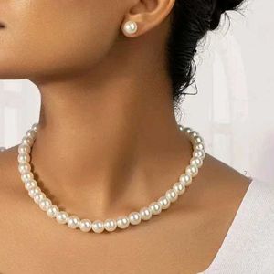 White Pearls Necklace