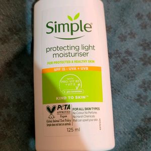 Simple Protecting Light Moisturiser 125 ml