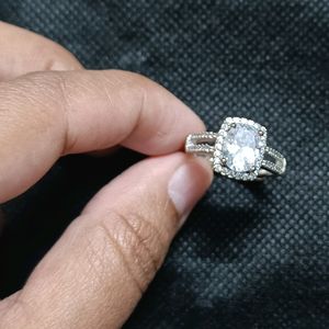 Adjustable Oval Shaped Diamond Stone Embedded Ring