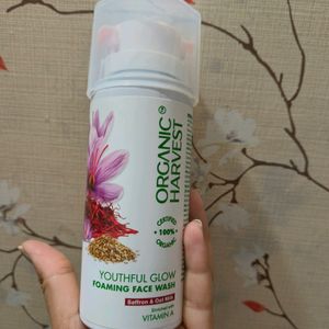 Youthful Glow Foaming Face Wash