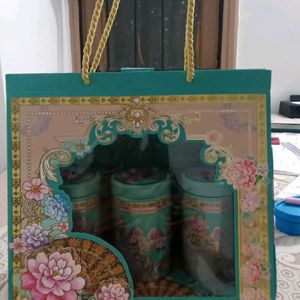 🟩Offer🟩New 3 Tin Container With Gift Set