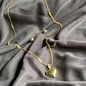 Elegant Necklace With Earrings