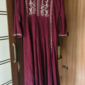 🔥 Today's Offer 🔥 A-line Embroidered Kurta