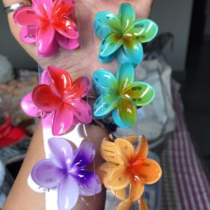 Flower Clutcher