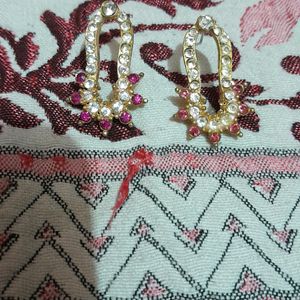 2 Pair Of Earings