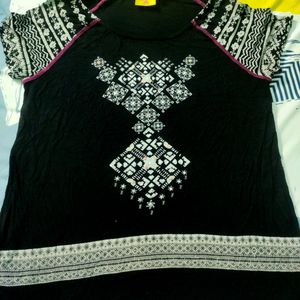 A Printed Black Strechable Top For Regular Wear