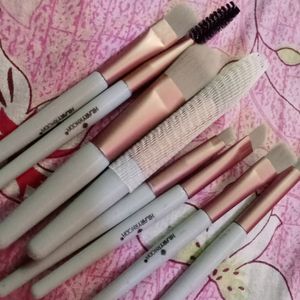 The Frozy Coloured Make Up Brushes T