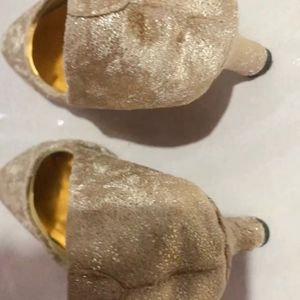 Golden Heels 👠👠 New Excellent Condition