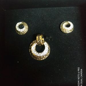 AVON Pendent & Ear Rings Set