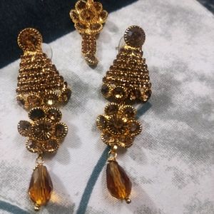 Golden Earrings With Cute Maang Teeka