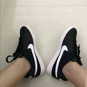 Nike Women Court Royale Sneakers