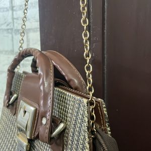 Handbag With Magnetic Close