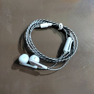 REALME BRAND NEW EARPHONES