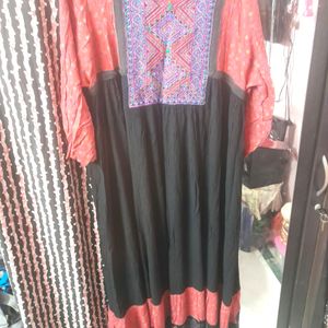 Iska Size Xl Hai But XXL Jo Pahanta H Usko Bhi Ho Jayega Aaram Se & Iska Stitch Khula Hua H , Fata Nai H