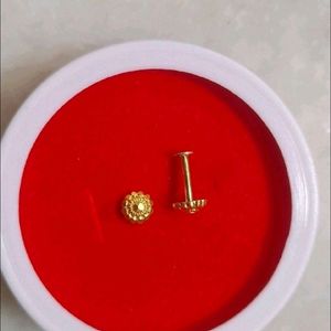 Gold 18crt Flower Design Studs