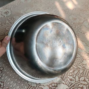 4 Stainless Steel Bowls