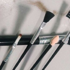 MHD Brand New 5 Mackup Brushes Set