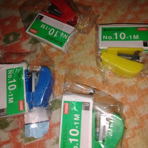 Steplaer With 1 Pin(Small/Random Colour/Single)📃