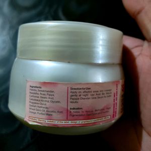 Women Papaya Chandan Depigmentation Cream