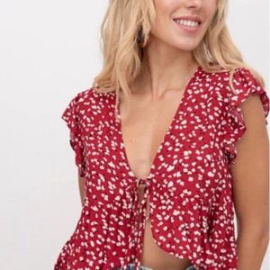 SHEIN VCAY Ditsy Floral  FrontRuffle Hem Top