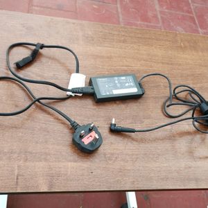 Targus AC Laptop Adaptor With Flexible Plug Points